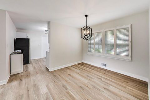 Tiny photo for 321 N Fairview Avenue, Mount Prospect, IL 60056 (MLS # 12642493)