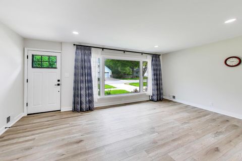 Tiny photo for 321 N Fairview Avenue, Mount Prospect, IL 60056 (MLS # 12642493)