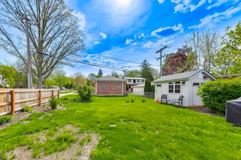Tiny photo for 321 N Fairview Avenue, Mount Prospect, IL 60056 (MLS # 12642493)