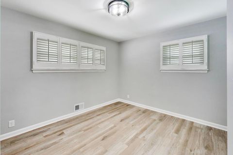 Tiny photo for 321 N Fairview Avenue, Mount Prospect, IL 60056 (MLS # 12642493)