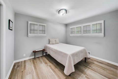 Tiny photo for 321 N Fairview Avenue, Mount Prospect, IL 60056 (MLS # 12642493)