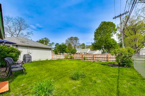 Tiny photo for 321 N Fairview Avenue, Mount Prospect, IL 60056 (MLS # 12642493)