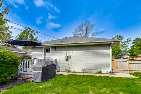 Tiny photo for 321 N Fairview Avenue, Mount Prospect, IL 60056 (MLS # 12642493)