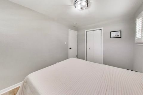 Tiny photo for 321 N Fairview Avenue, Mount Prospect, IL 60056 (MLS # 12642493)