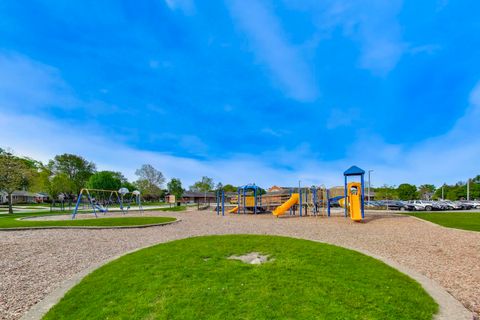 Tiny photo for 321 N Fairview Avenue, Mount Prospect, IL 60056 (MLS # 12642493)