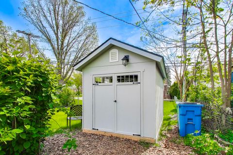 Tiny photo for 321 N Fairview Avenue, Mount Prospect, IL 60056 (MLS # 12642493)