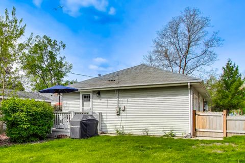 Tiny photo for 321 N Fairview Avenue, Mount Prospect, IL 60056 (MLS # 12642493)