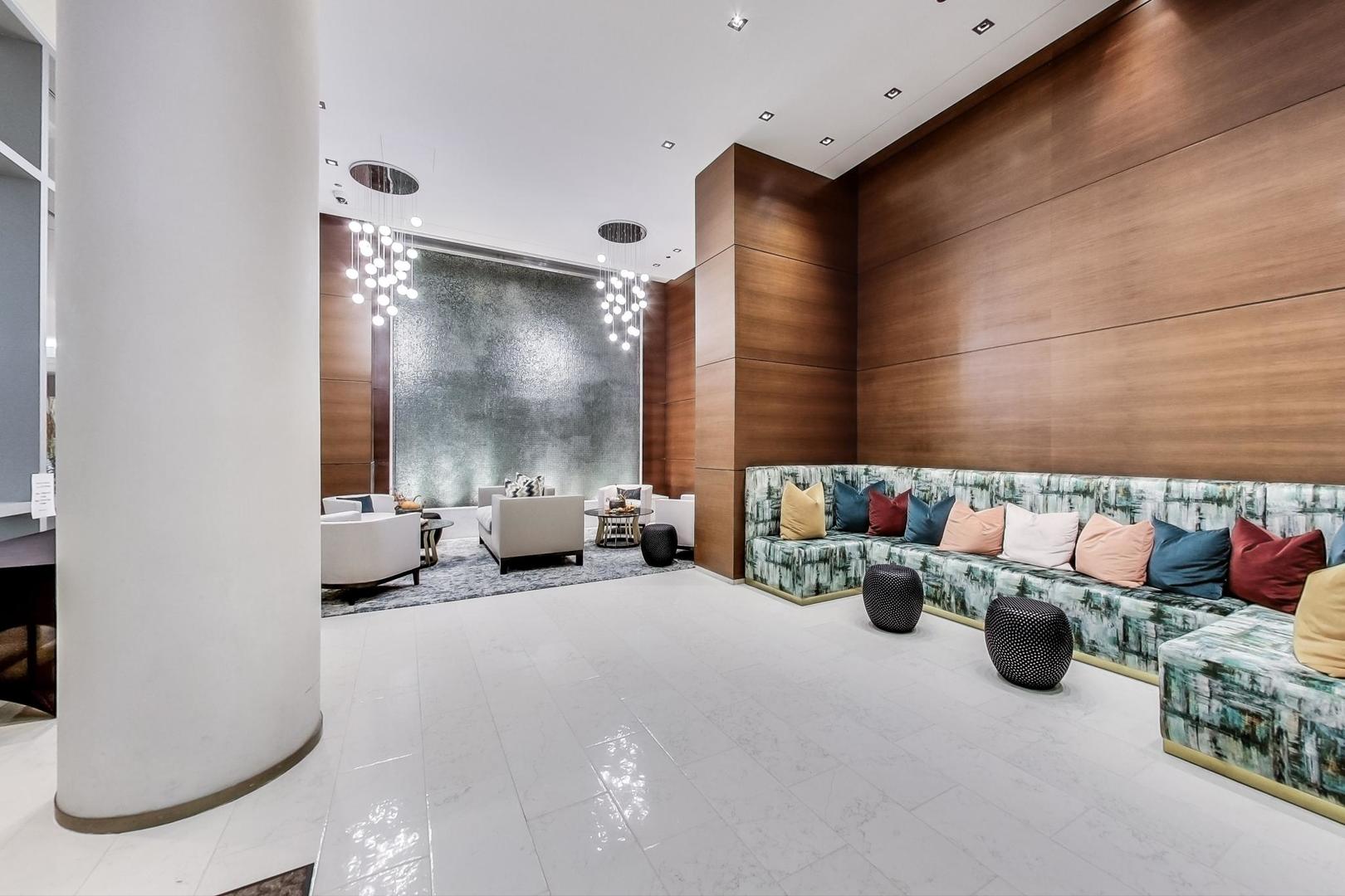 1211 S Prairie Avenue 1404