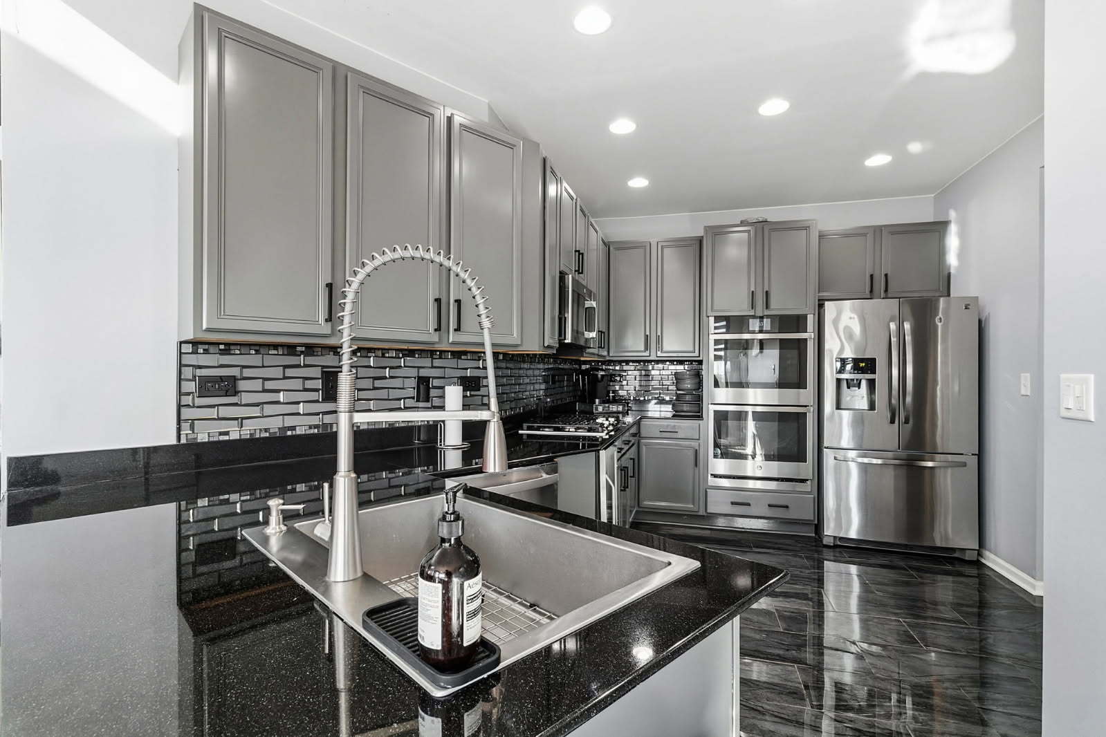 737 W St Johns Place