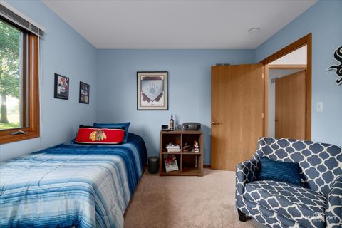 Tiny photo for 43 S Juniper Drive, North Aurora, IL 60542 (MLS # 12529950)