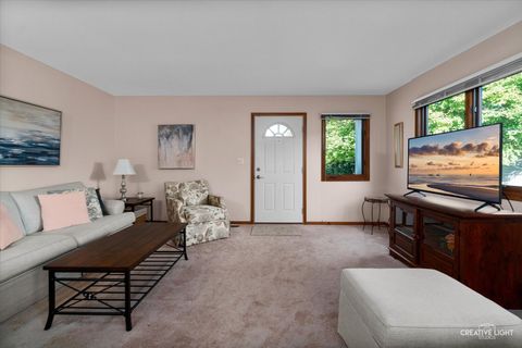 Tiny photo for 43 S Juniper Drive, North Aurora, IL 60542 (MLS # 12529950)