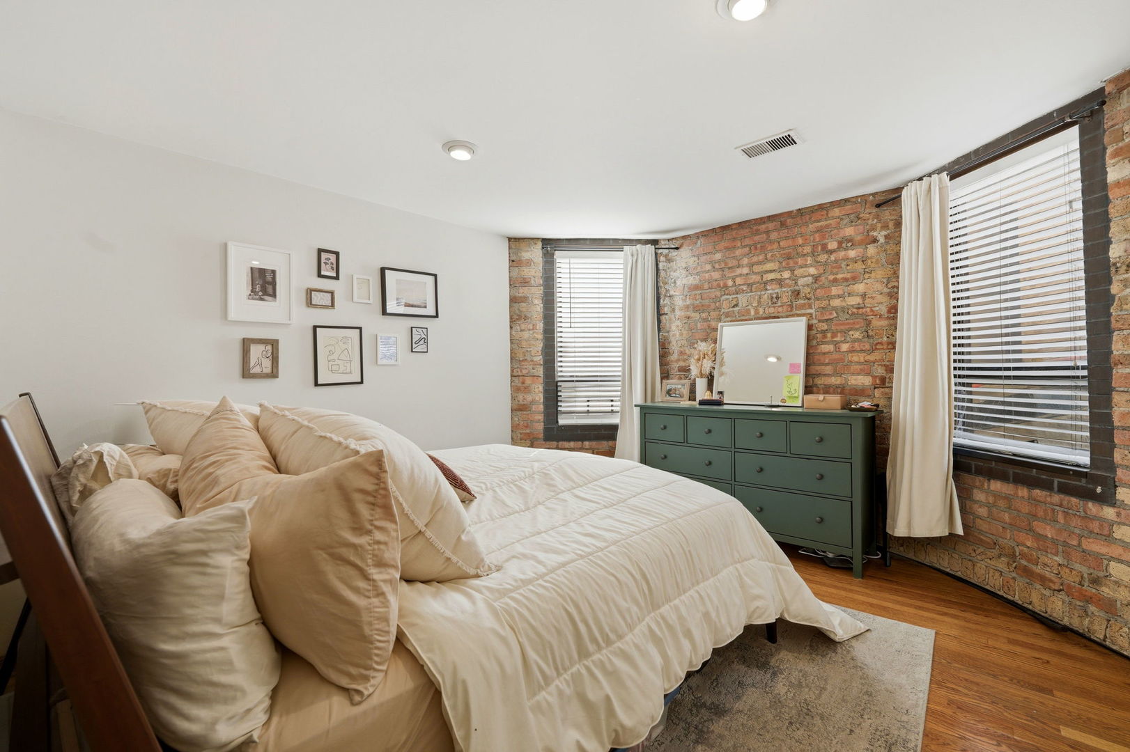 609 W BELDEN Avenue 2D