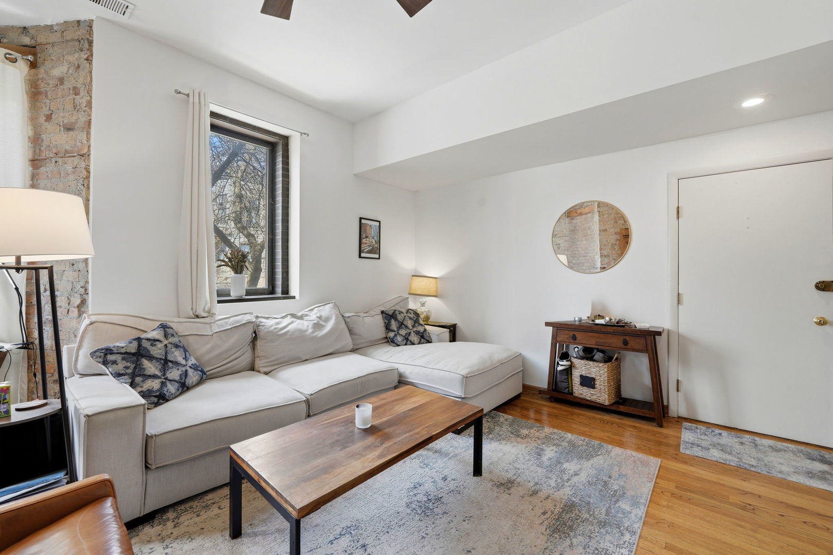 609 W BELDEN Avenue 2D