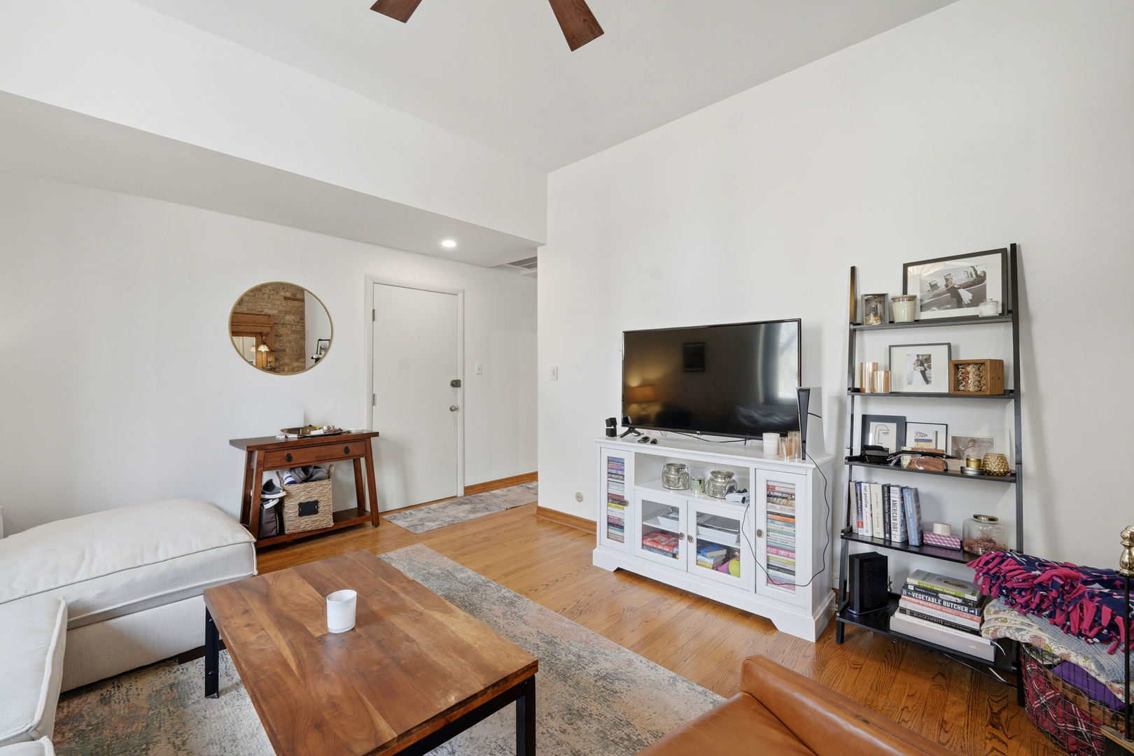 609 W BELDEN Avenue 2D