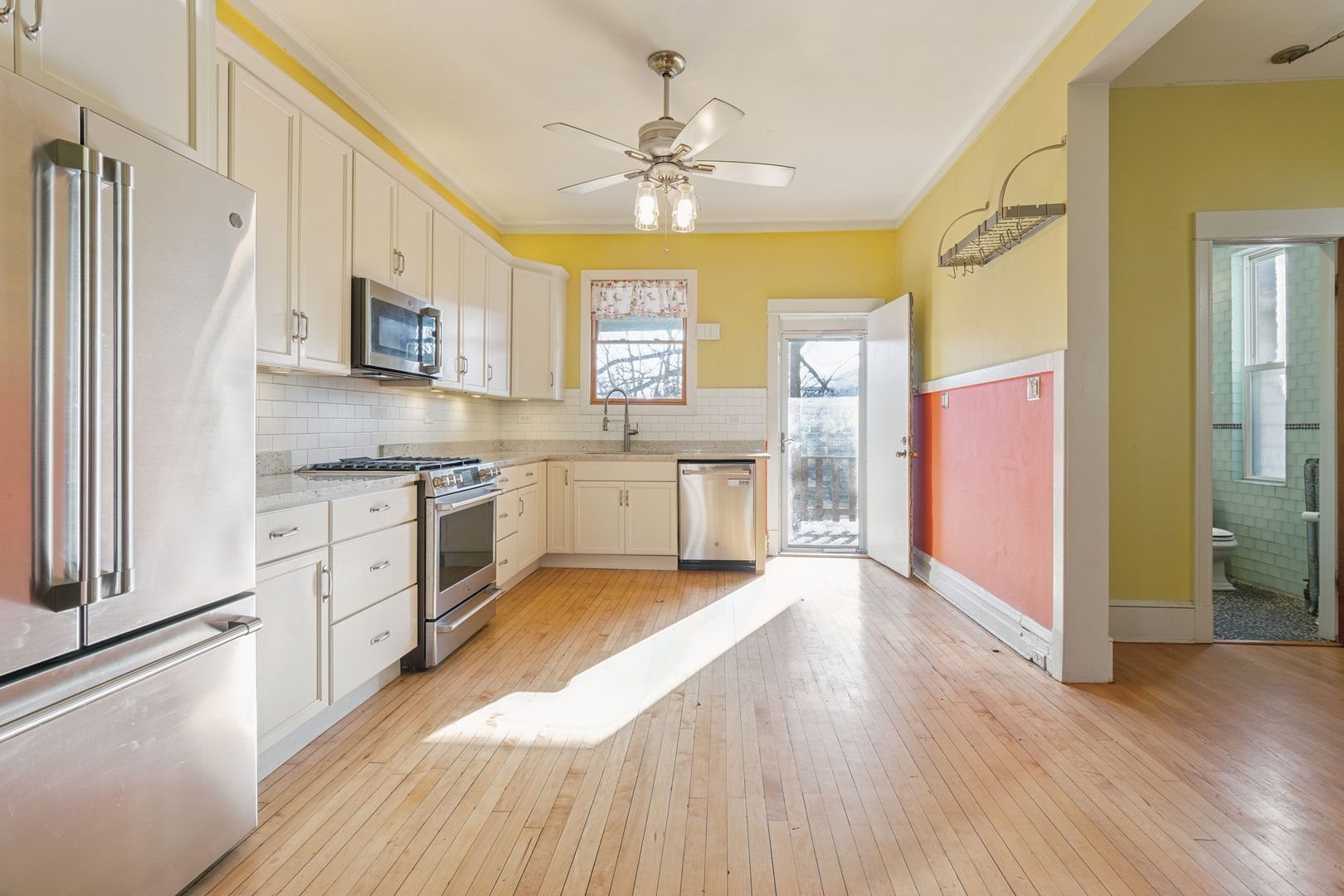 2721 W Prindiville Street