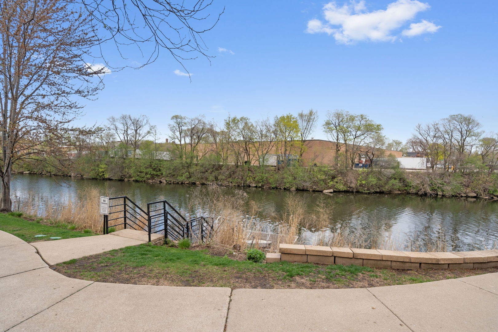 2864 N Riverwalk Drive