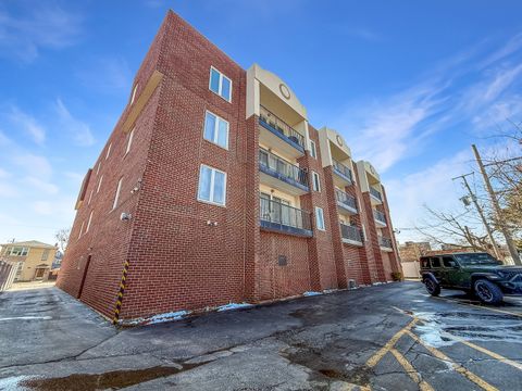 Tiny photo for 5840 W Lawrence Avenue #301, Chicago, IL 60630 (MLS # 12598297)