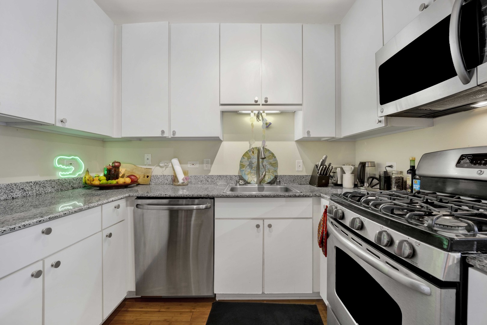 645 N Kingsbury Street 1107