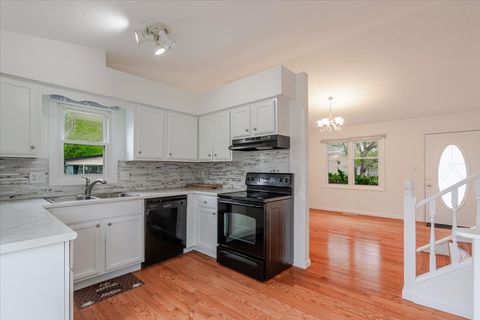 Tiny photo for 1315 Bancroft Drive, Bloomington, IL 61704 (MLS # 12622860)