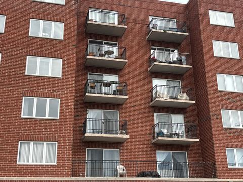 Tiny photo for 3303 Grove Avenue #310, Berwyn, IL 60402 (MLS # 12572266)