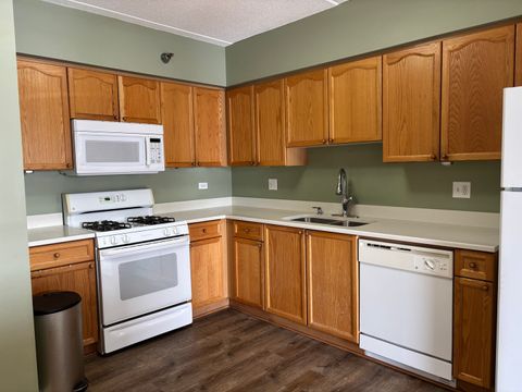 Tiny photo for 3303 Grove Avenue #310, Berwyn, IL 60402 (MLS # 12572266)
