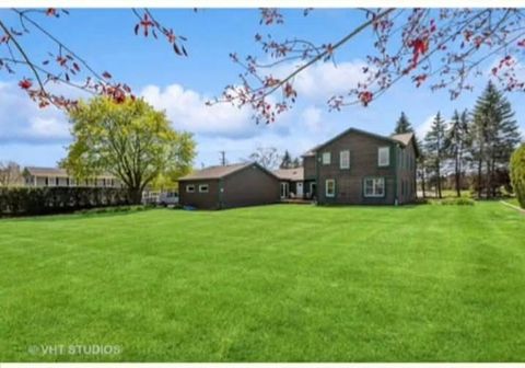 Photo of 19738 W Martin Drive, Mundelein, IL 60060 (MLS # 12512937)