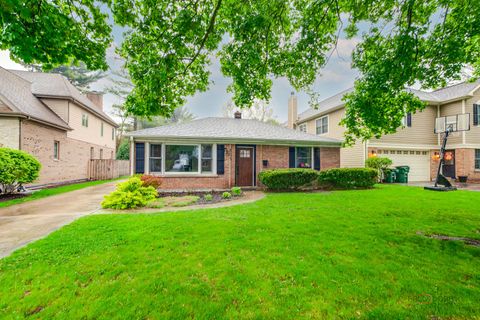 Tiny photo for 805 E Rockland Road, Libertyville, IL 60048 (MLS # 12623694)