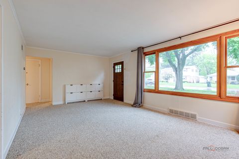 Tiny photo for 805 E Rockland Road, Libertyville, IL 60048 (MLS # 12623694)