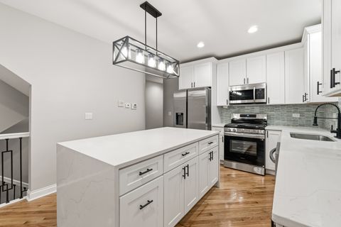 Tiny photo for 1531 W Oakdale Avenue #1, Chicago, IL 60657 (MLS # 12579588)