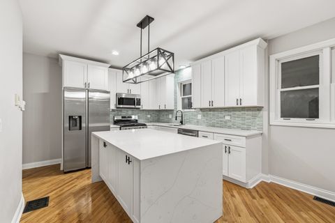 Tiny photo for 1531 W Oakdale Avenue #1, Chicago, IL 60657 (MLS # 12579588)