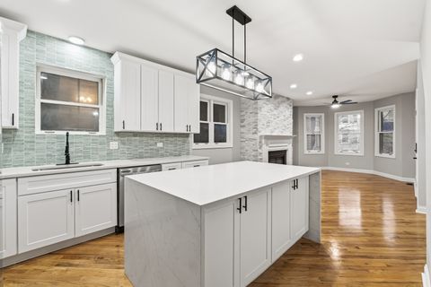 Tiny photo for 1531 W Oakdale Avenue #1, Chicago, IL 60657 (MLS # 12579588)