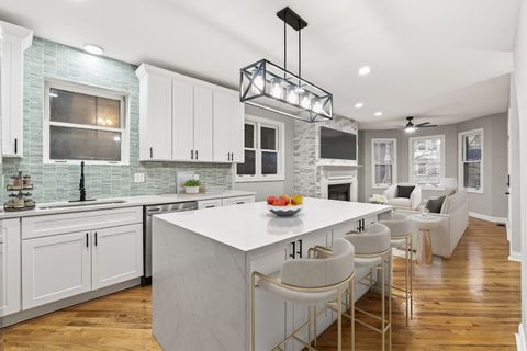 Tiny photo for 1531 W Oakdale Avenue #1, Chicago, IL 60657 (MLS # 12579588)