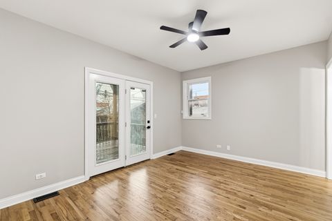 Tiny photo for 1531 W Oakdale Avenue #1, Chicago, IL 60657 (MLS # 12579588)