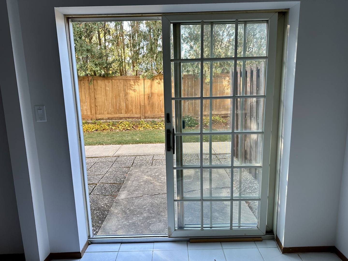 Woodstock, Illinois 60098, United States, 2 Bedrooms Bedrooms, ,2 BathroomsBathrooms,Residential,Active,240437