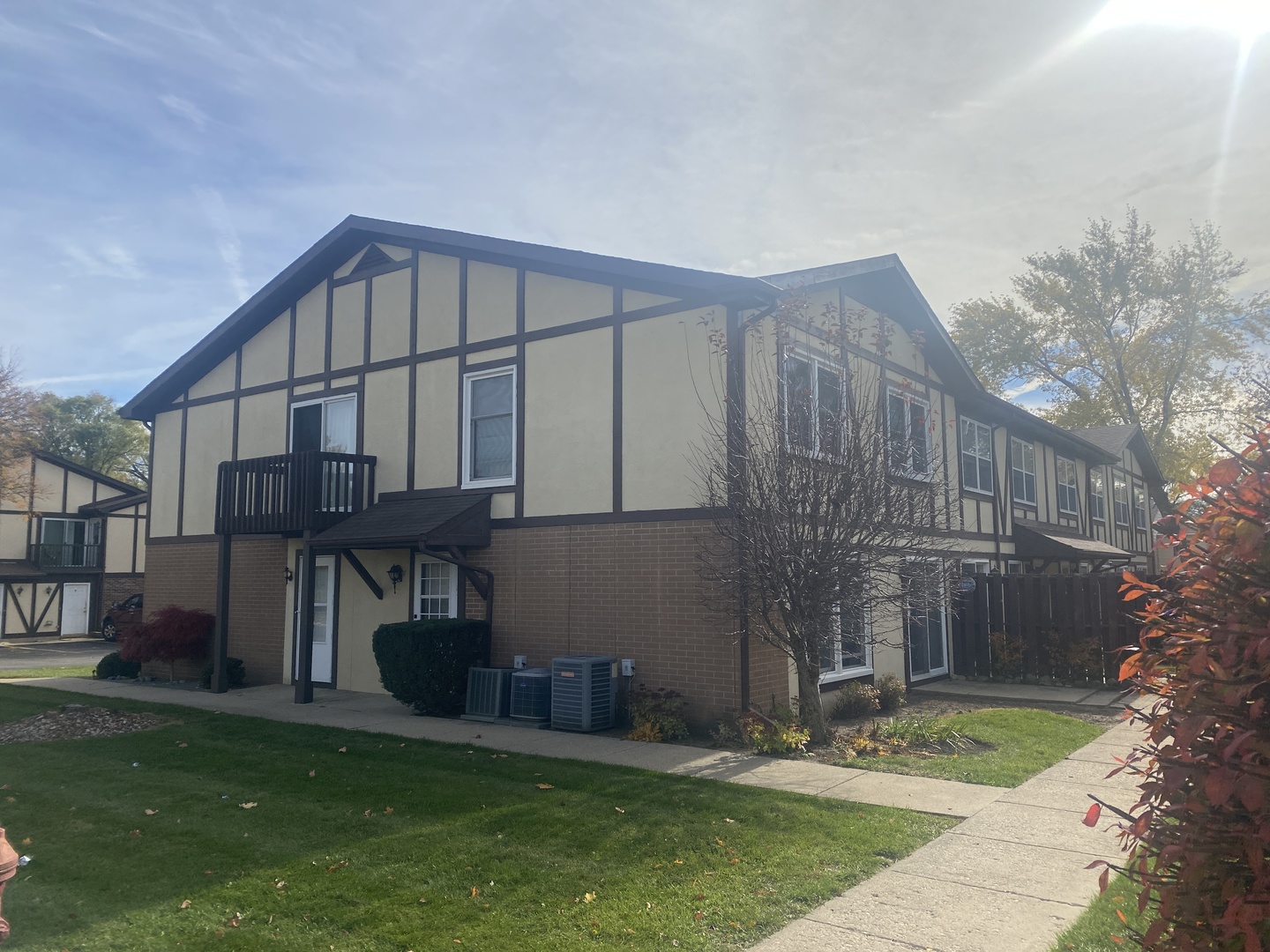 Woodstock, Illinois 60098, United States, 2 Bedrooms Bedrooms, ,2 BathroomsBathrooms,Residential,Active,240437