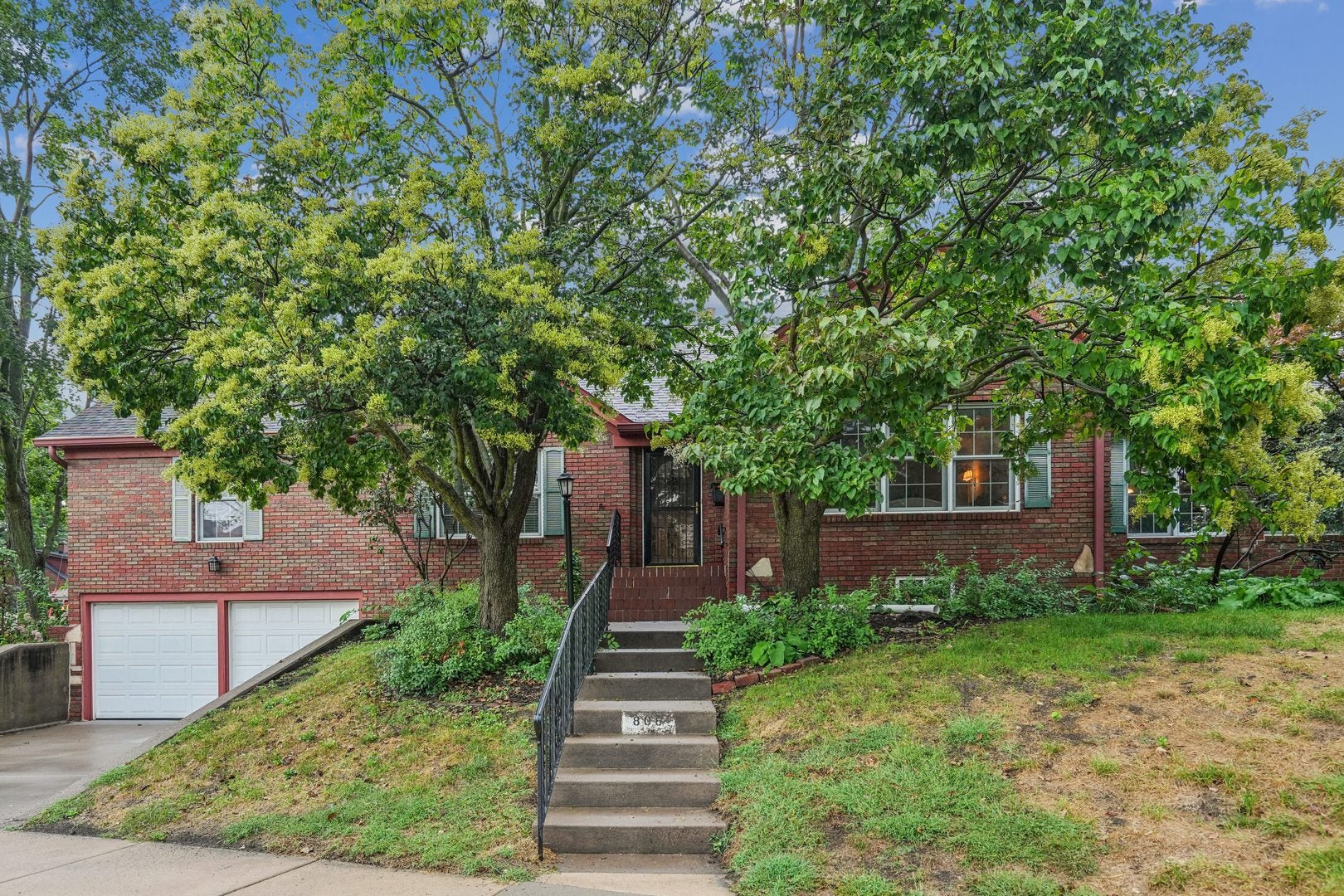 806 W Rusholme Street