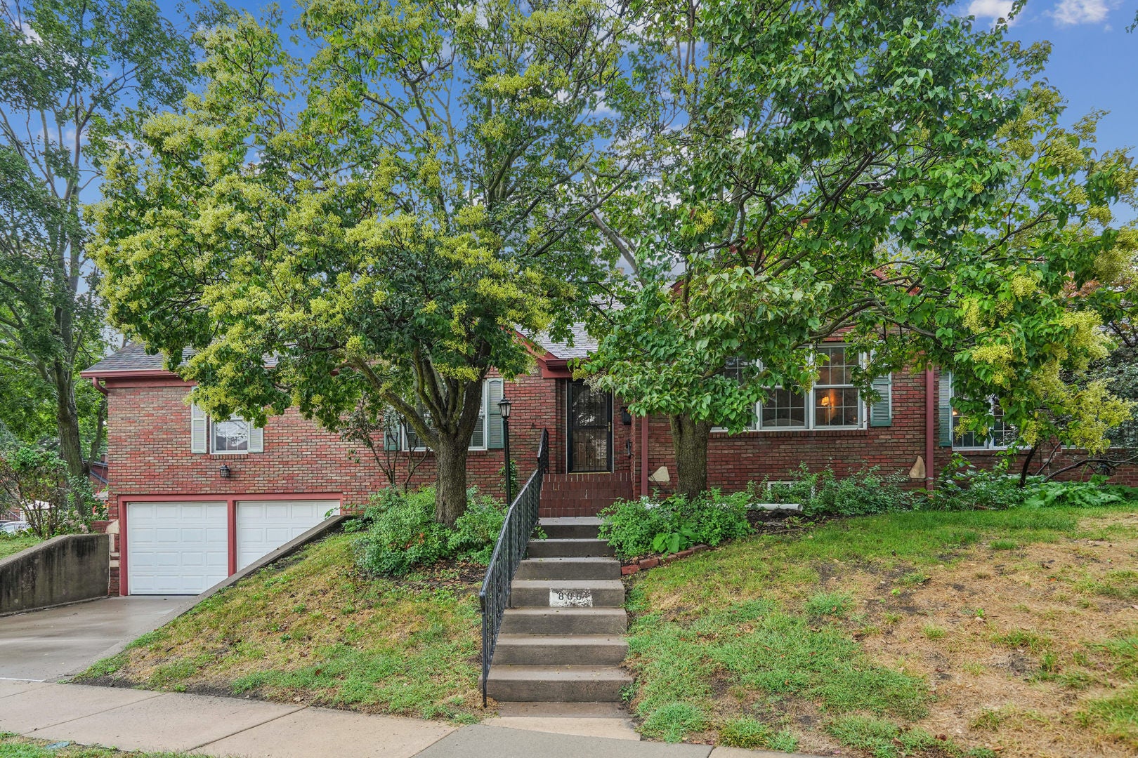 806 W Rusholme Street