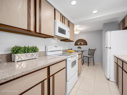 Tiny photo for 6340 Americana Drive #310, Willowbrook, IL 60527 (MLS # 12687557)