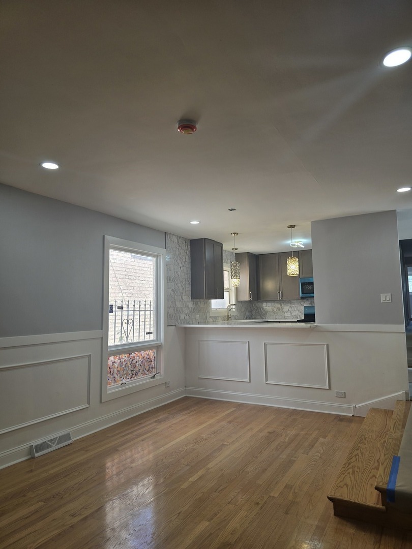 9727 S michigan Avenue