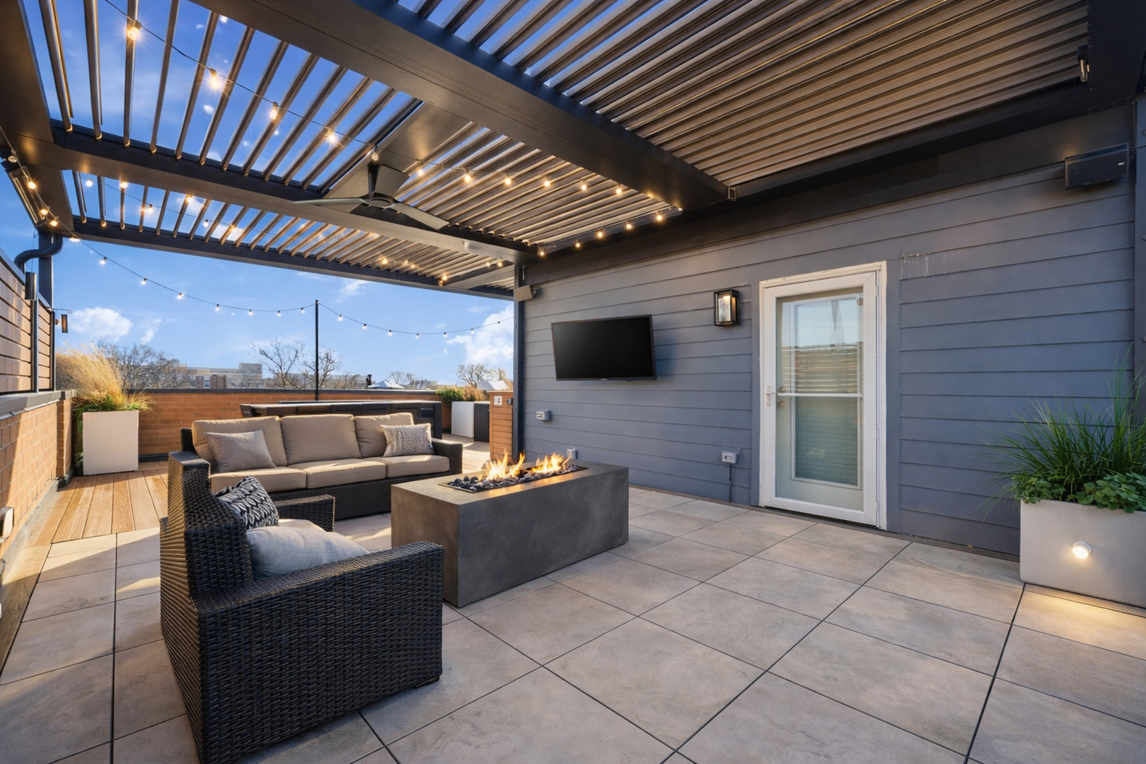 1042 W Altgeld Street 3