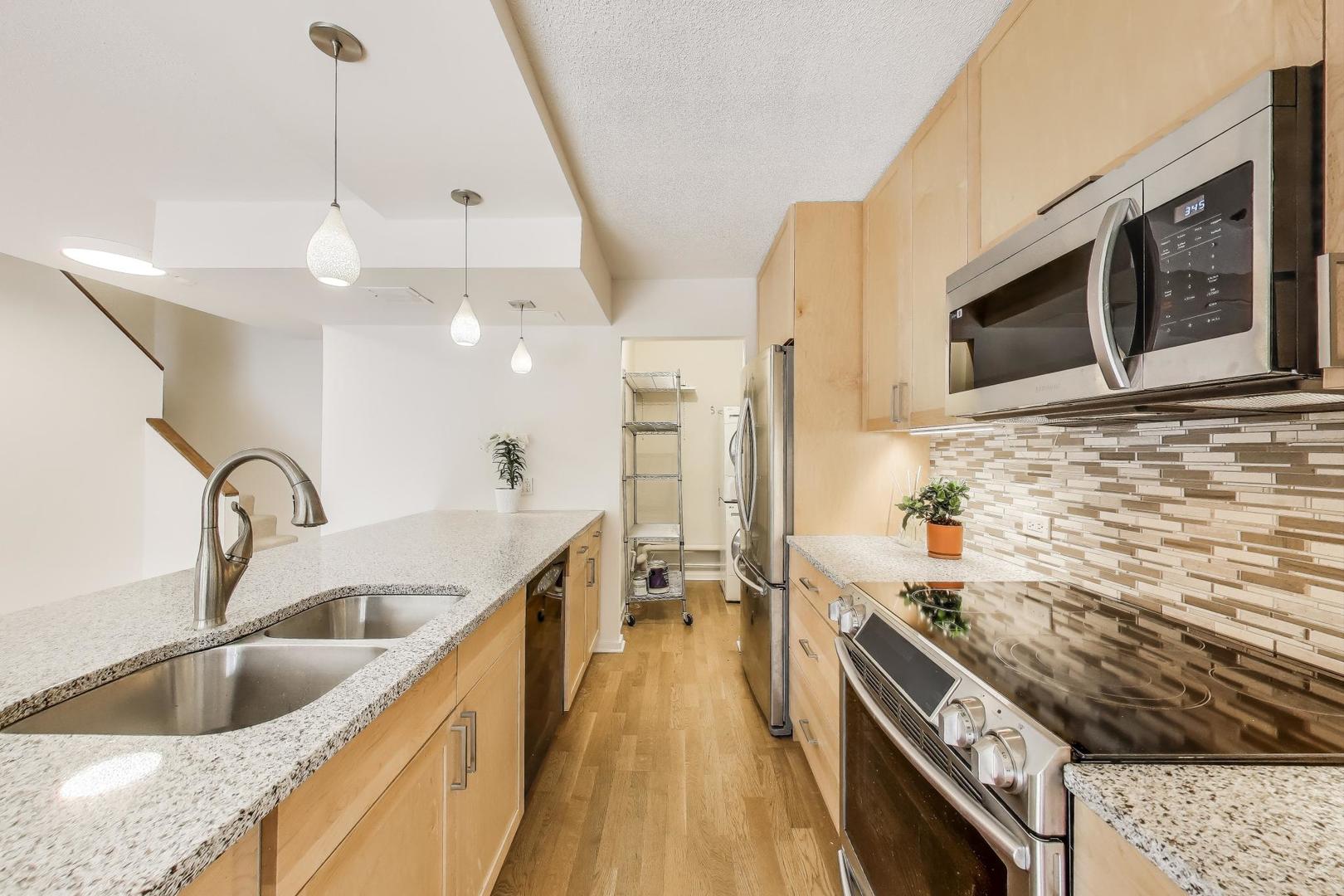 1115 S Plymouth Court 107