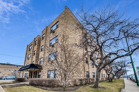 Tiny photo for 6400 N RIDGE Boulevard #402, Chicago, IL 60626 (MLS # 12364624)