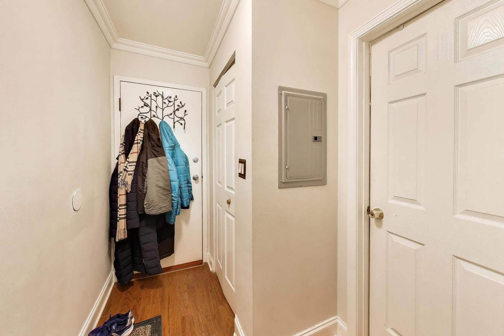 6400 N RIDGE Boulevard 402