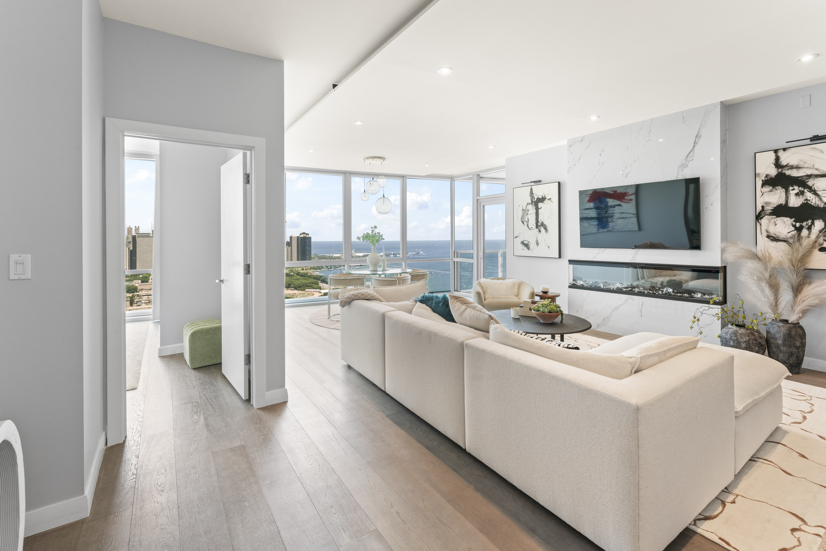 1201 S Prairie Avenue 4702