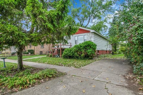 Tiny photo for 13134 Sacramento Avenue, Blue Island, IL 60406 (MLS # 12491317)