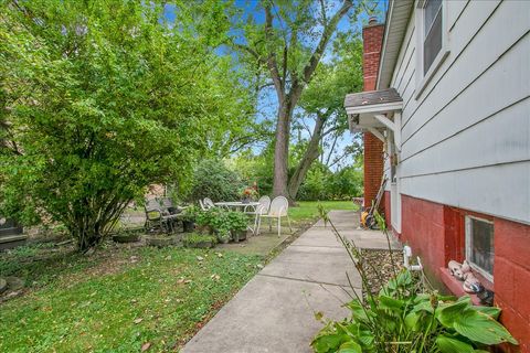 Tiny photo for 13134 Sacramento Avenue, Blue Island, IL 60406 (MLS # 12491317)