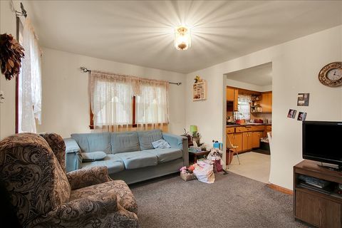 Tiny photo for 13134 Sacramento Avenue, Blue Island, IL 60406 (MLS # 12491317)