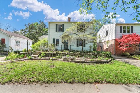 Photo of 911 W Daniel Street, Champaign, IL 61821 (MLS # 12621036)