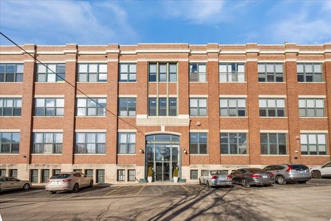 Photo of 601 Linden Place #119, Evanston, IL 60202 (MLS # 12538383)