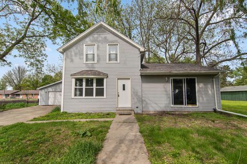 Photo of 102 8th Avenue, Mendota, IL 61342 (MLS # 12647303)